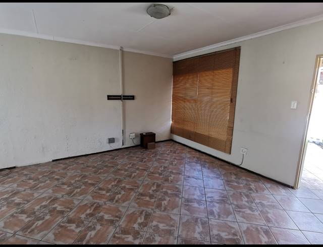 1 BEDROOM SIMPLEX FOR SALE IN VAN DYK PARK